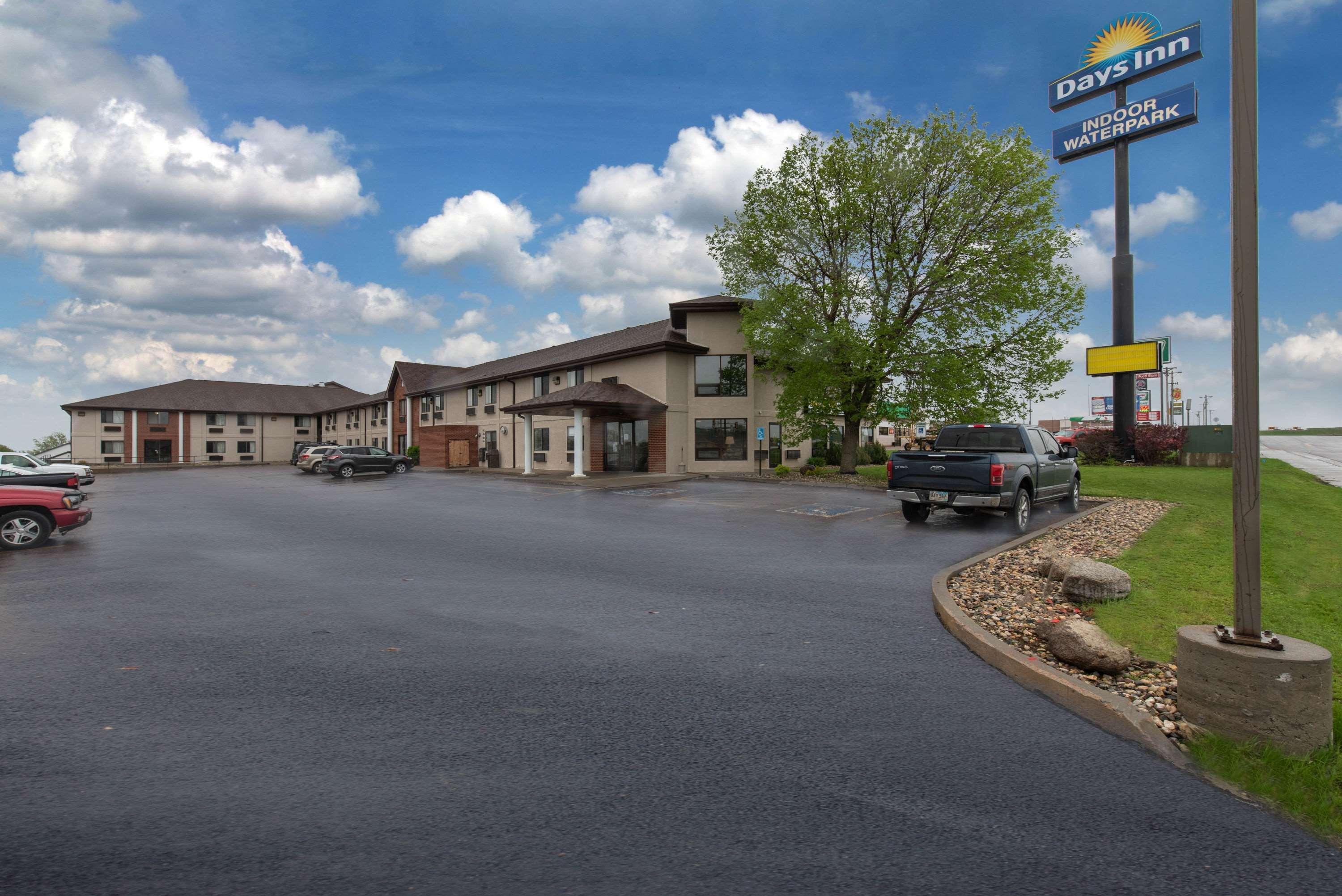 Days Inn By Wyndham Mitchell Sd Экстерьер фото