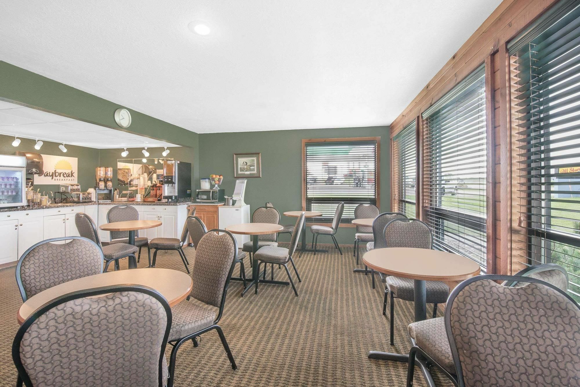 Days Inn By Wyndham Mitchell Sd Экстерьер фото